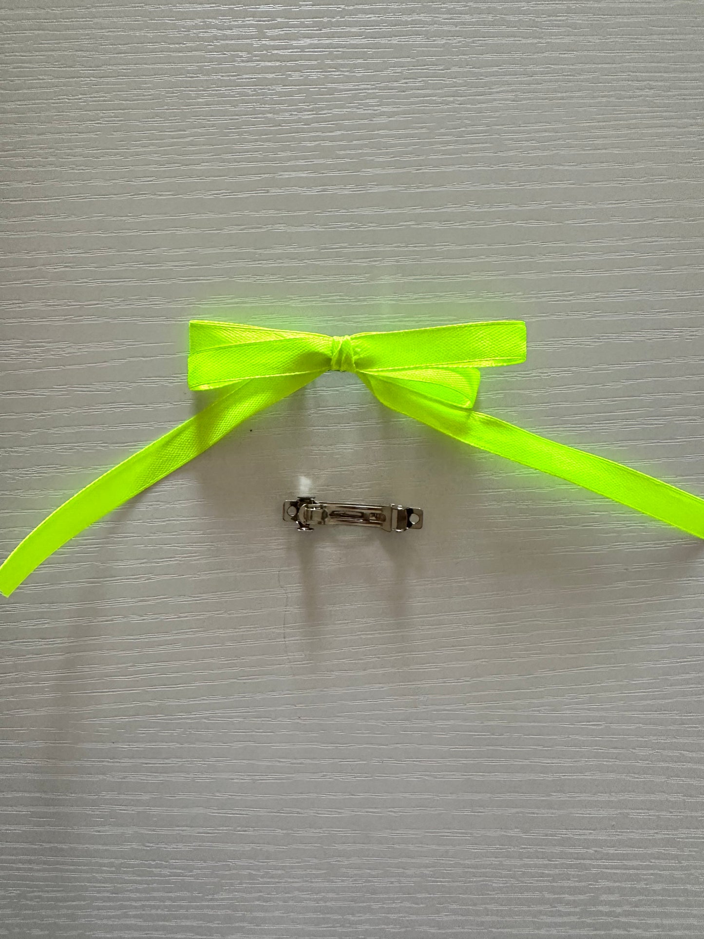 Neon Bow Workout Clip